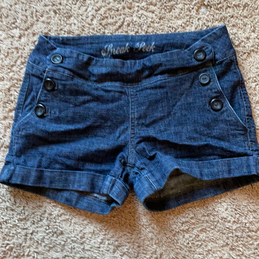 Sneak Peek shorts size M